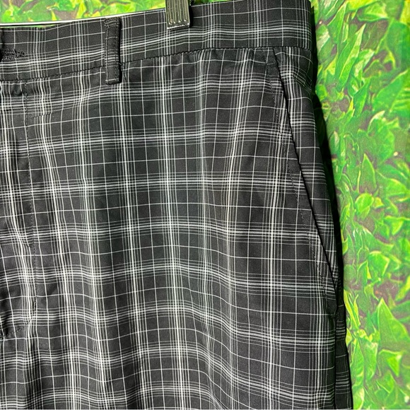 Ben Hogan Performance Men's Flat Front Golf Shorts Size 38 Black Plaid - Picture 4 of 9